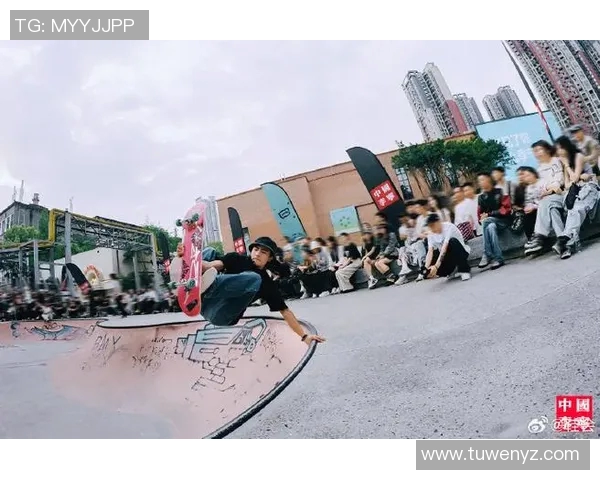 成都街舞队在滑板精英赛中的灵活性表现引发热议与关注